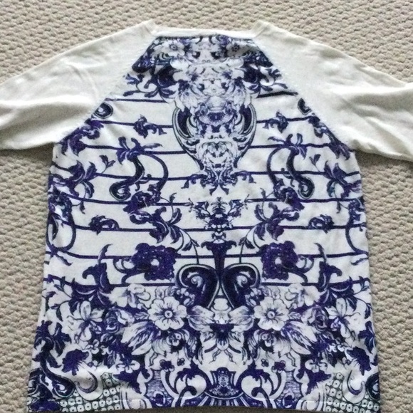 Gorgeous blue design sweater size L - Picture 3 of 9